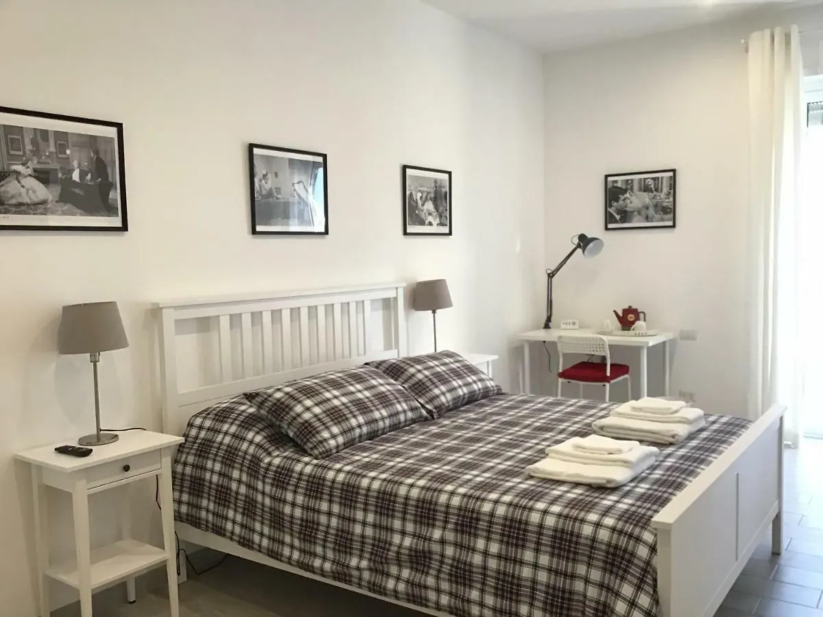 ***  Fellini Bed & Breakfast Rome Italy