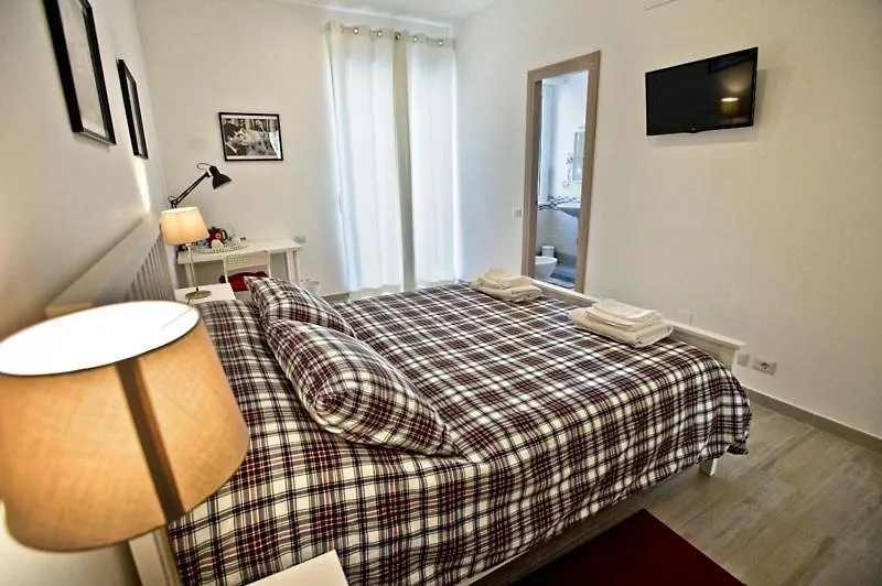 ***  Fellini Bed & Breakfast Rome Italy